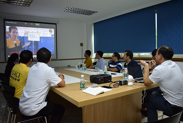 碧桂園領(lǐng)導(dǎo)、專家蒞臨德國CUALI磚麗指導(dǎo)工作