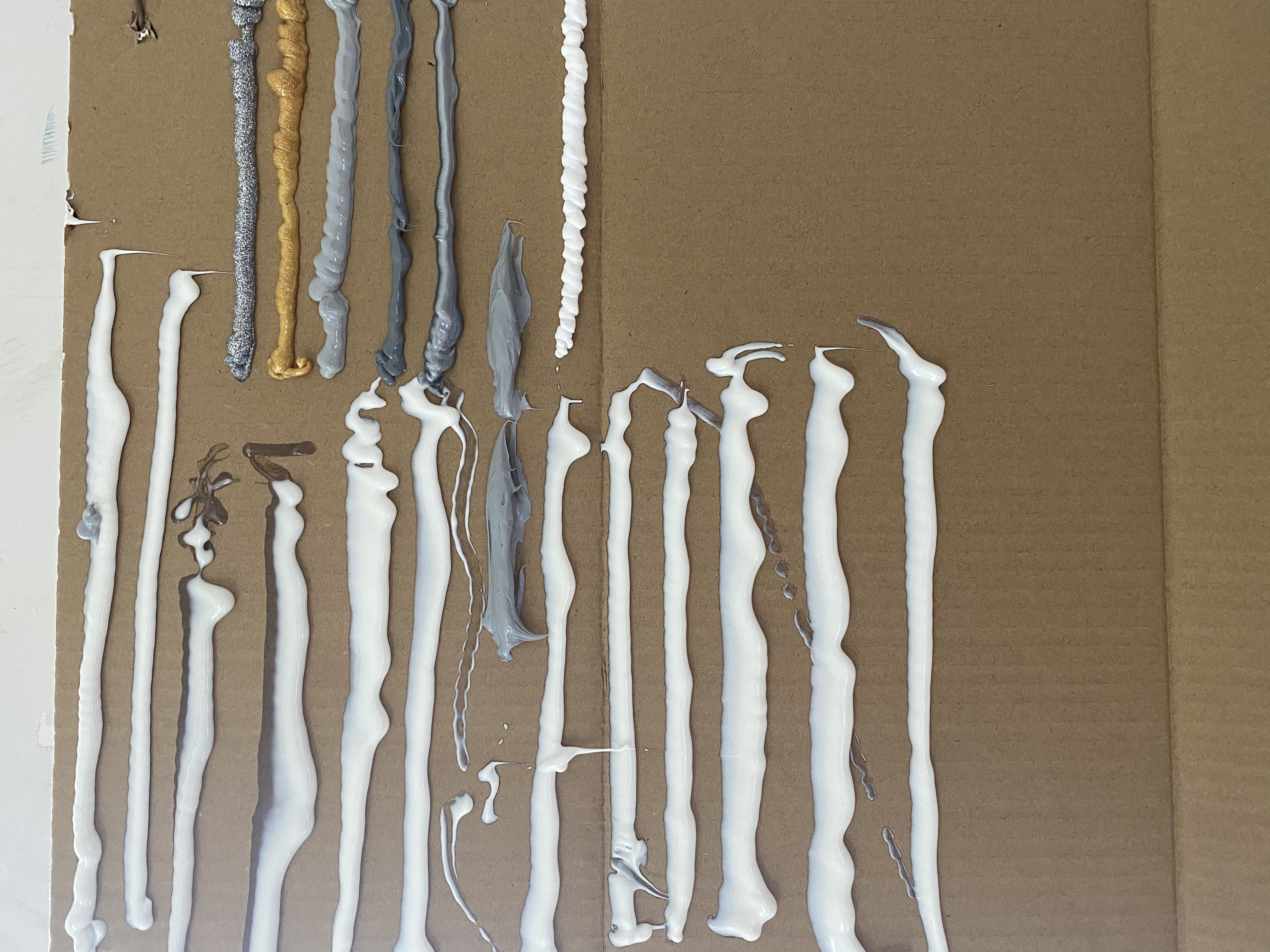 美縫劑易流掛，大多因?yàn)樗? class=